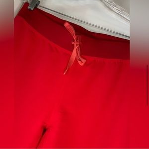 Figs size small Livingston basic scrub pant red